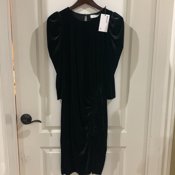 NWT Bailey 44 Lily dress size Medium in Black velvet. - Picture 3 of 11